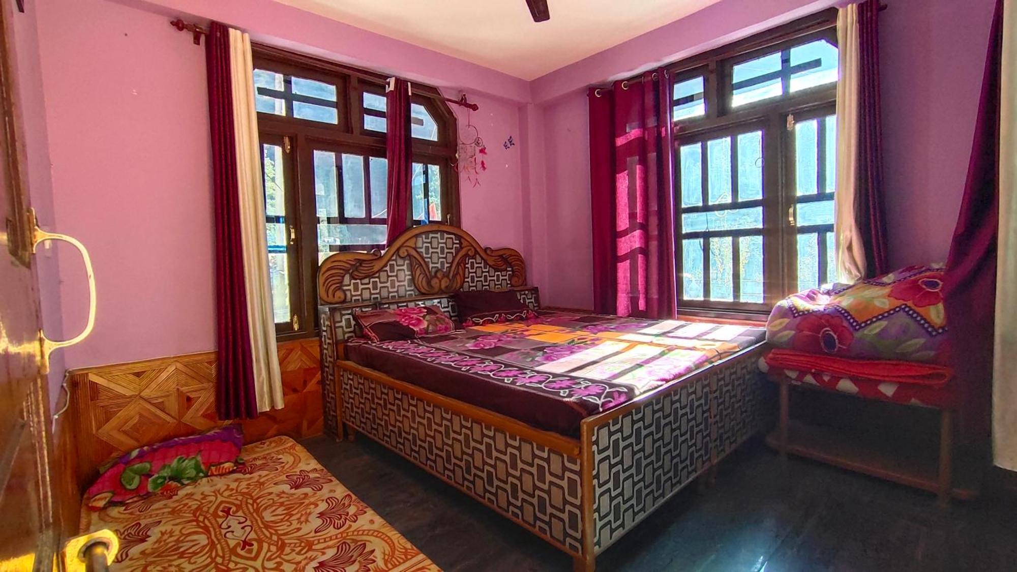 Snow View Guest House Kasol Habitación foto