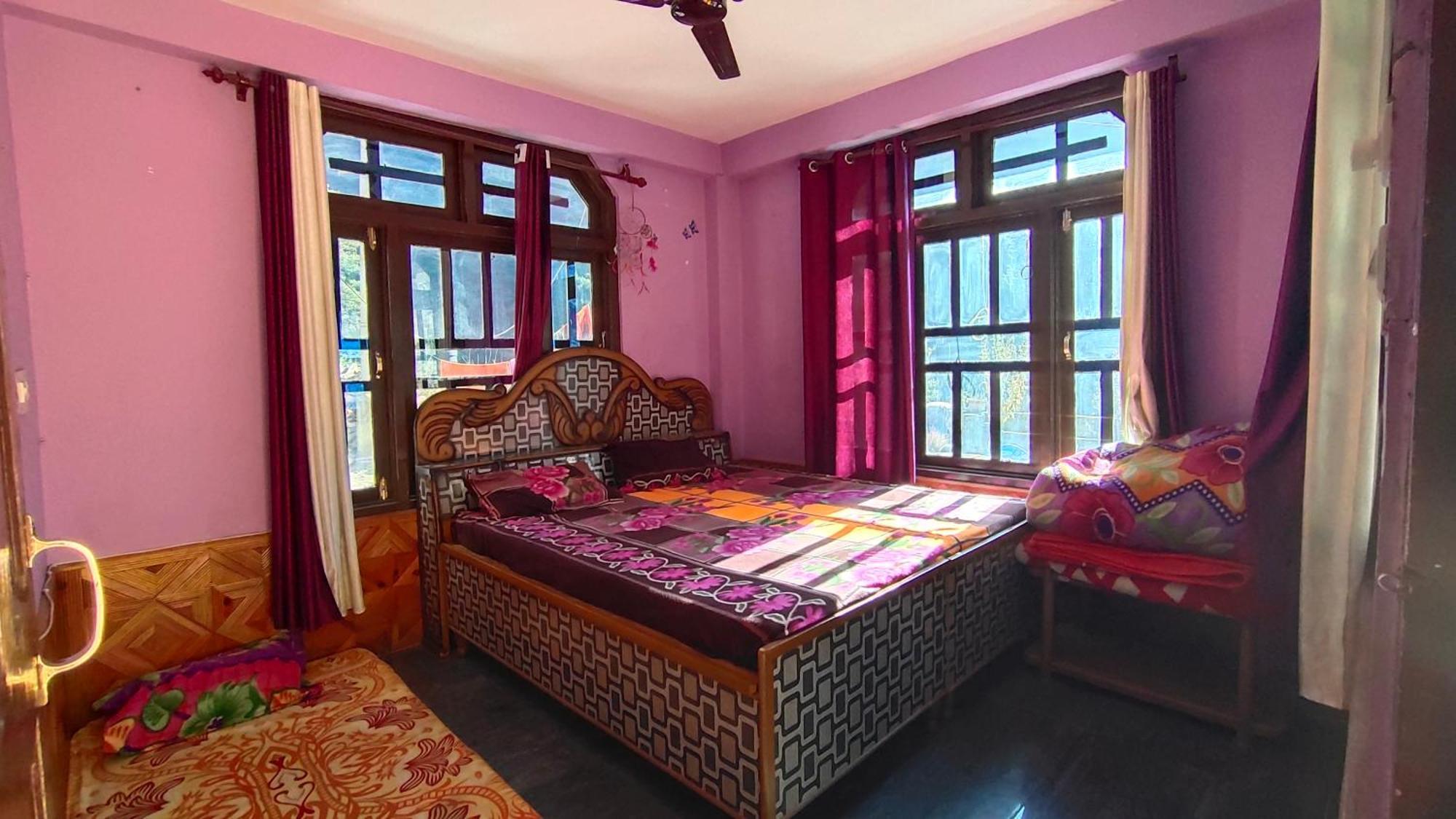 Snow View Guest House Kasol Habitación foto